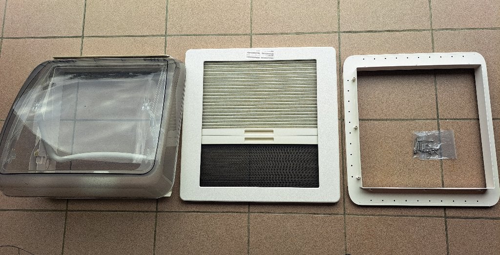 Dakluik camper (Dometic Mini 40cm x 40cm), Particulier, Dakluik