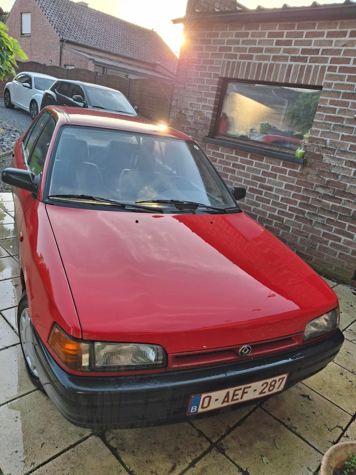 Mazda 323 1992, Auto's, Oldtimers, Automaat, Stof, Zwart, 5 zetels