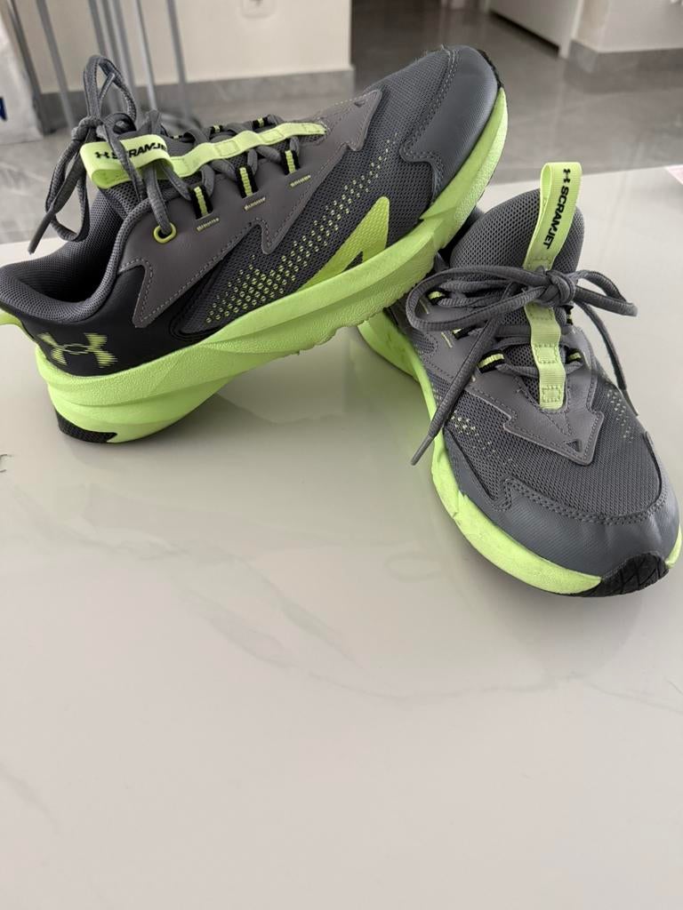 Basketbal Under Armour maat 39, Kleding | Heren, Schoenen, Overige kleuren, Ophalen of Verzenden, Zo goed als nieuw, Sneakers