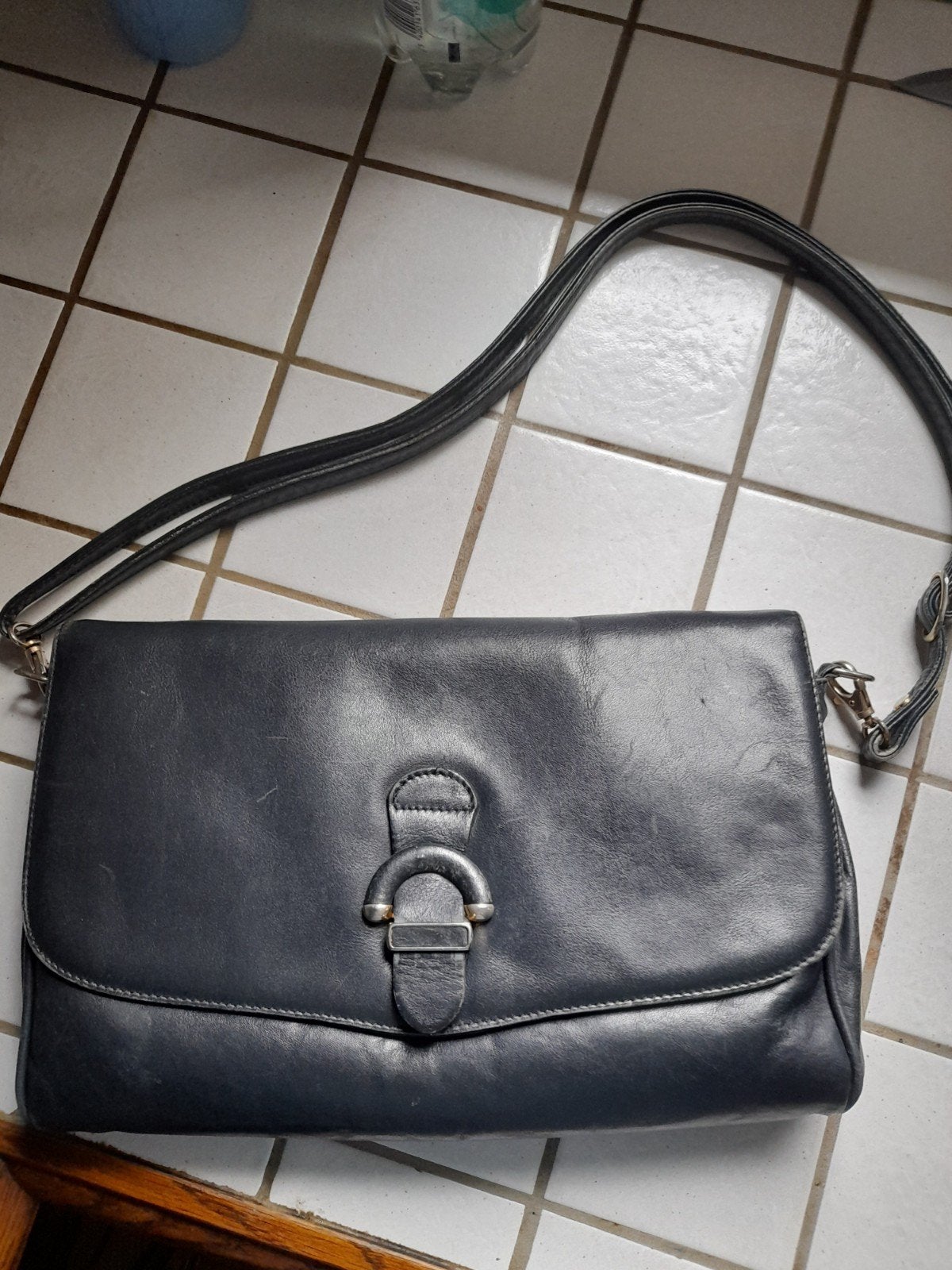 Beau sac à main, femme, cuir, bleu foncé, Enlèvement ou Envoi, Comme neuf, Bleu, Sac à main