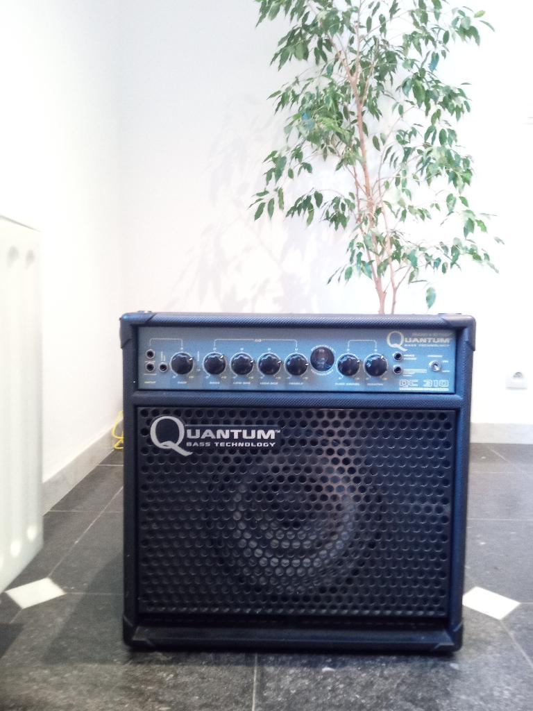 Ampli basse Hughes & Kettner Quantum QC 310 (250W), Musique & Instruments, Amplis | Basse & Guitare, Enlèvement, Comme neuf, Guitare basse