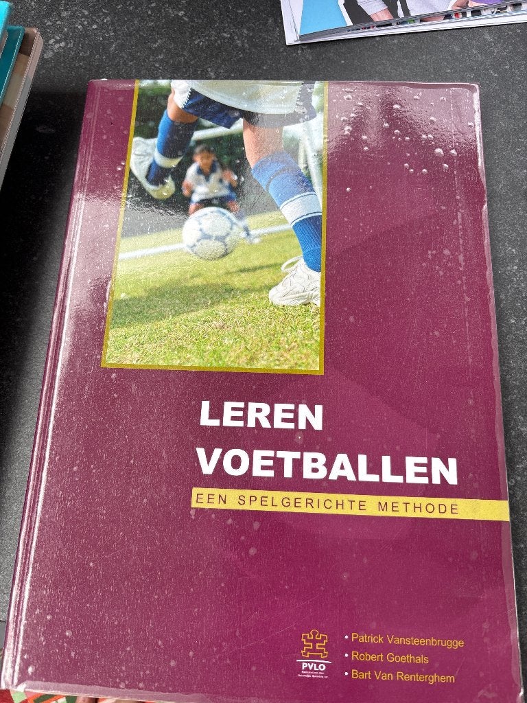 Leren voetballen - een spelgerichteu methode, Boeken, Schoolboeken, Ophalen, Overige vakken, Patrick Vansteenbrugge - Robert Goethals - Bart Van Renterghem