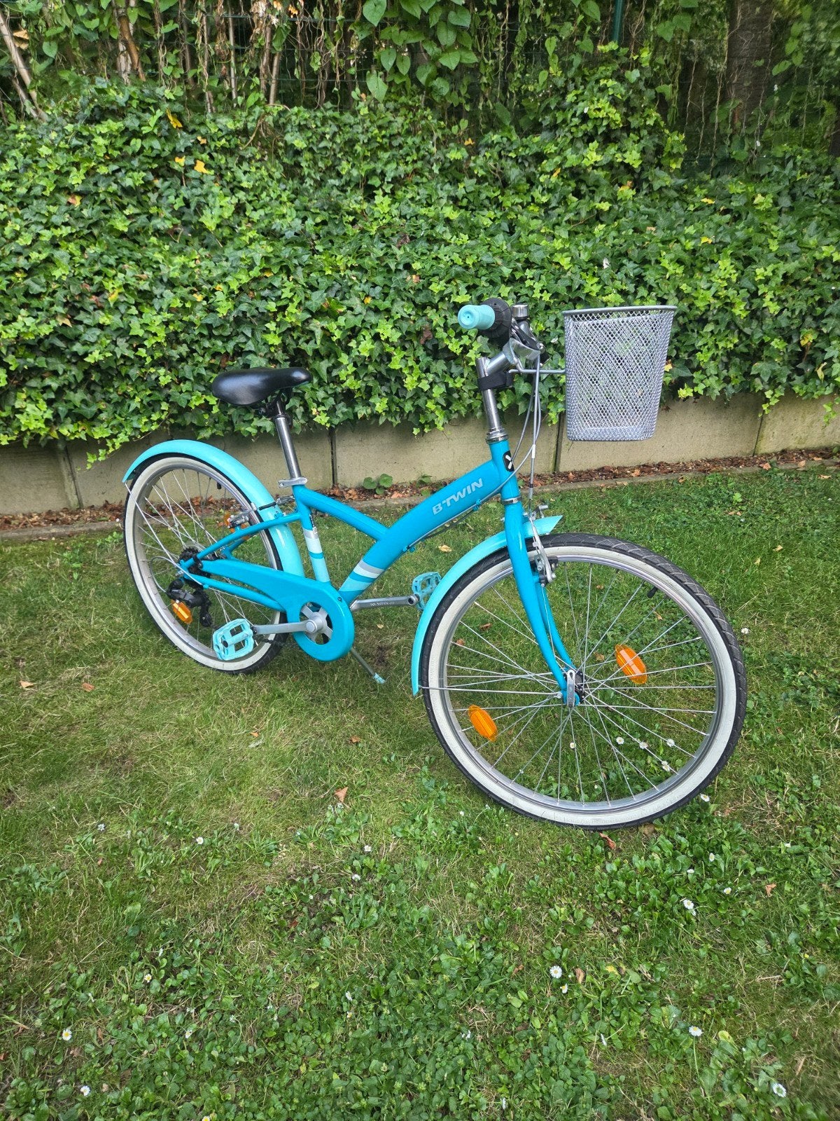 Vélo mixte 24 pouces état neuf, casque et protections, Enlèvement