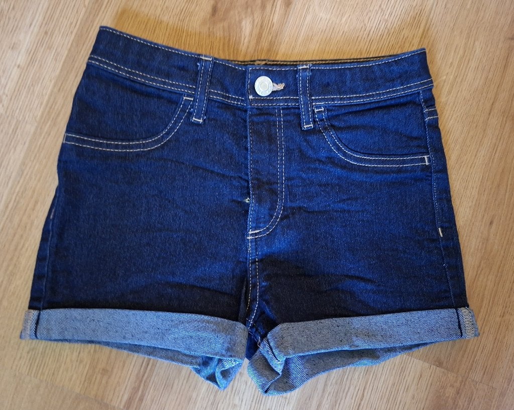 H&M donkerblauwe jeansshort 140, Kinderen en Baby's, Kinderkleding | Maat 140, Broek, Meisje, H&M, Ophalen of Verzenden
