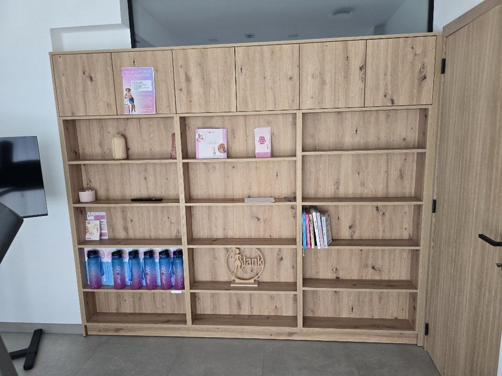 Etalagekast in hout, Huis en Inrichting, Ophalen, Met deur(en), 200 cm of meer, Zo goed als nieuw