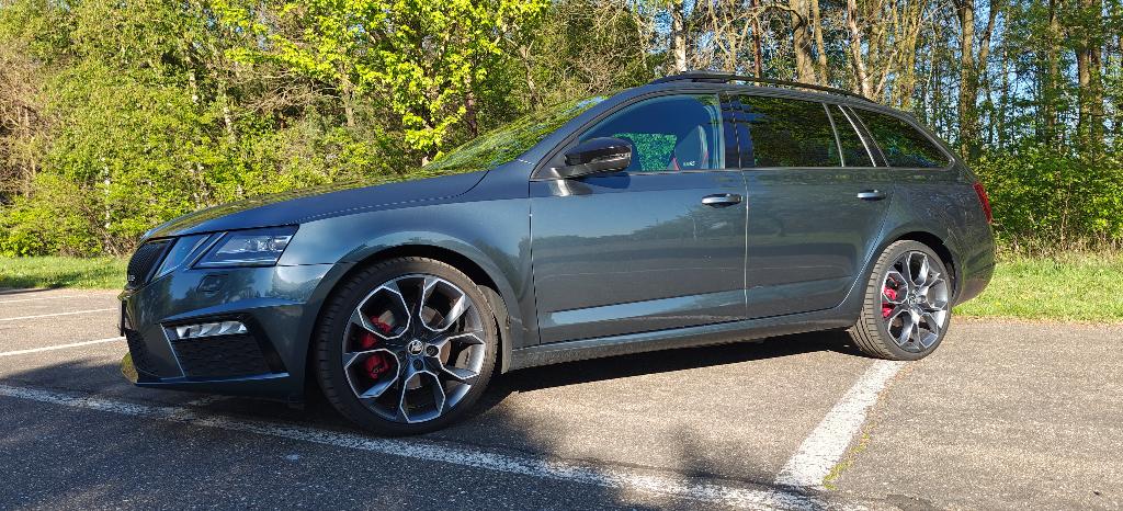 Skoda Octavia RS 2.0TDI DSG 4x4 Distributieriem vervangen, Auto's, Skoda, Automaat, 4 cilinders, 103 g/km, Alcantara