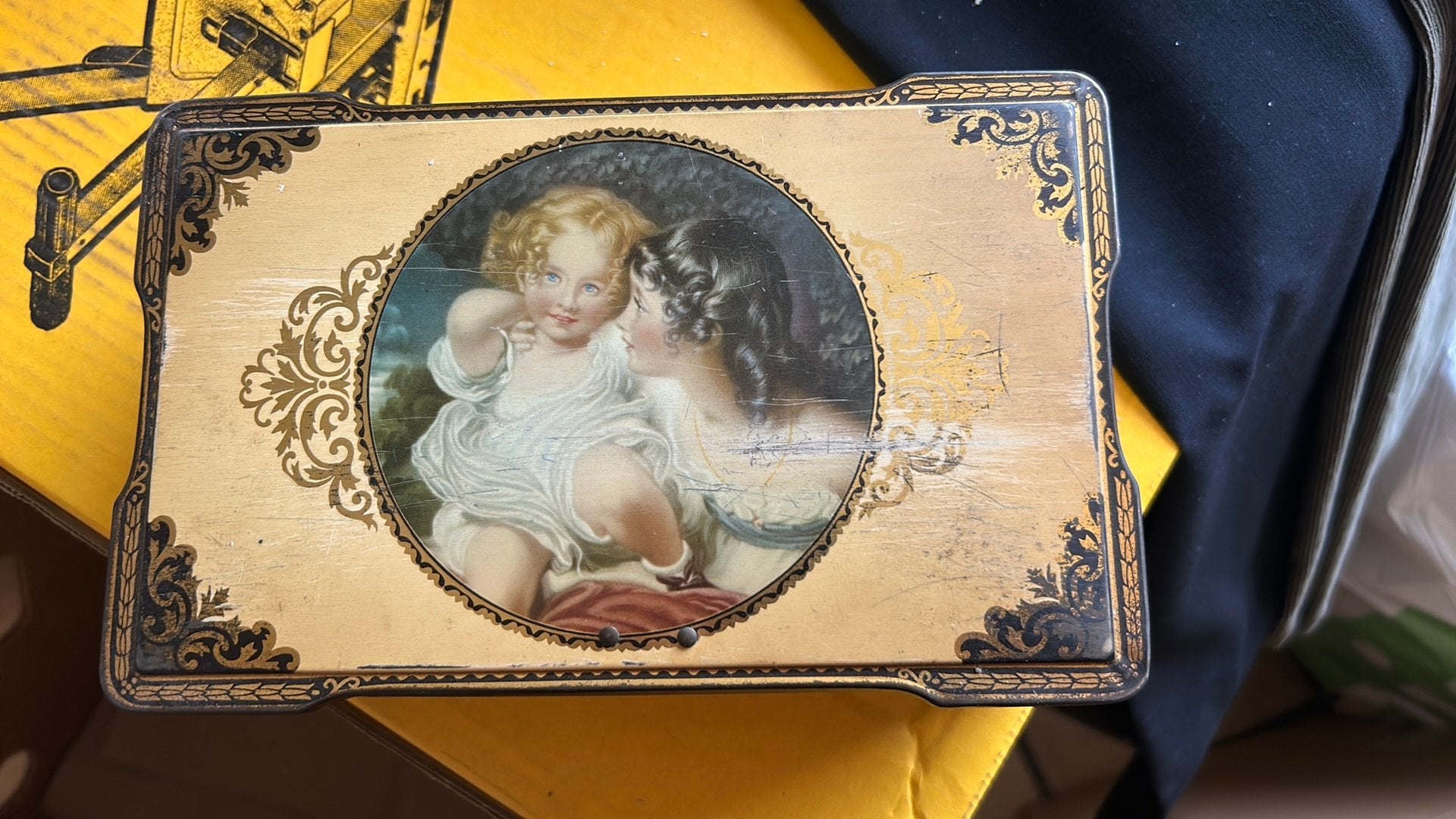 Blikken toffeedoos, Antiek en Kunst, Antiek | Religieuze voorwerpen, Ophalen