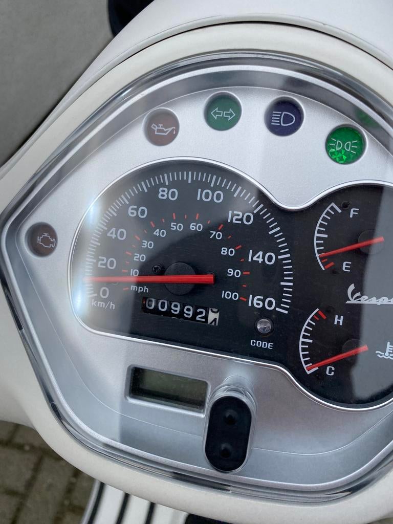 Vespa 125 LX ie + 300 GTS - très faible kilométrage !, Motos, Particulier