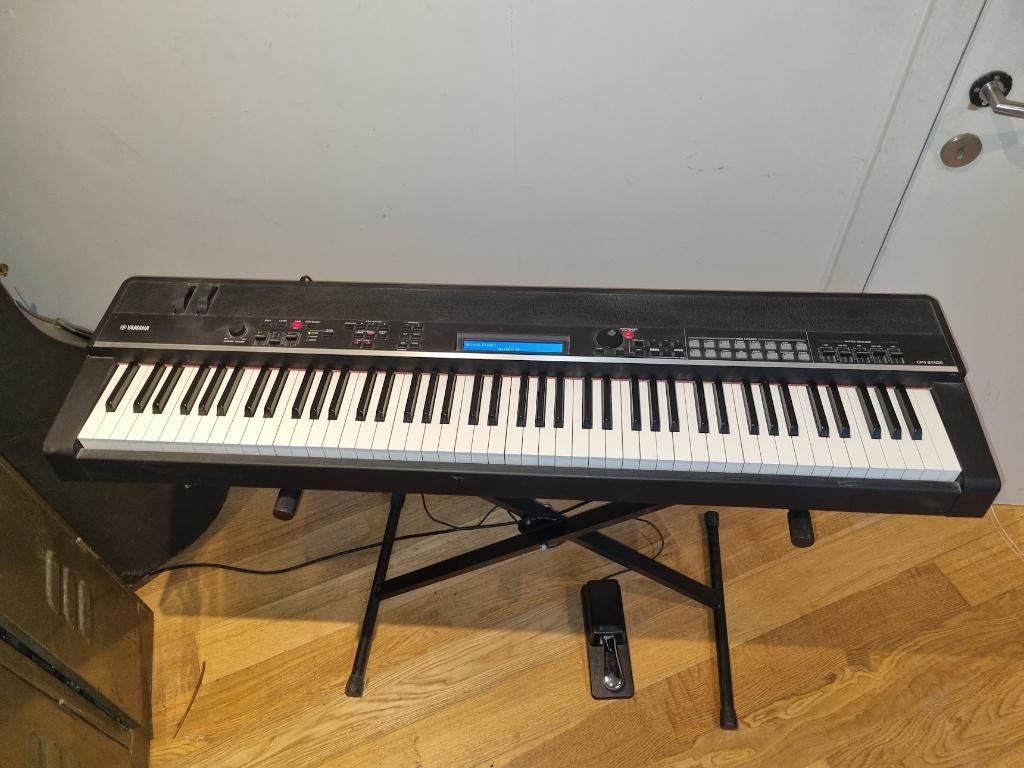 Yamaha CP4 stagepiano, Muziek en Instrumenten, Ophalen, Zwart, Digitaal, Zo goed als nieuw