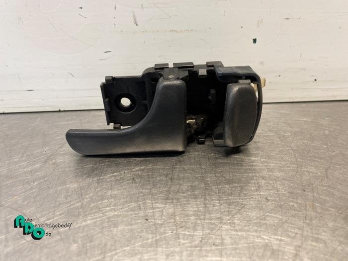 Poignée portière 2portes droite d'un Nissan Terrano (Terra, -, 3 mois de garantie, Utilisé, -