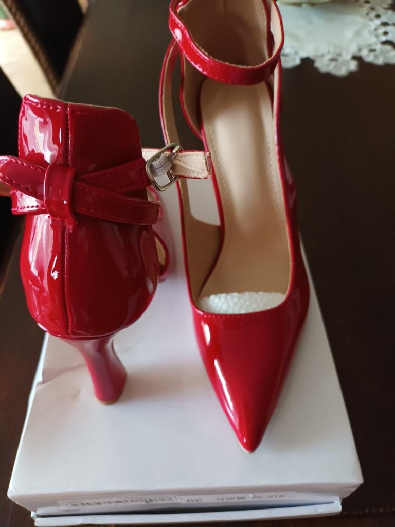 Volledig nieuw paar damesschoenen  l, Ophalen of Verzenden, Rood