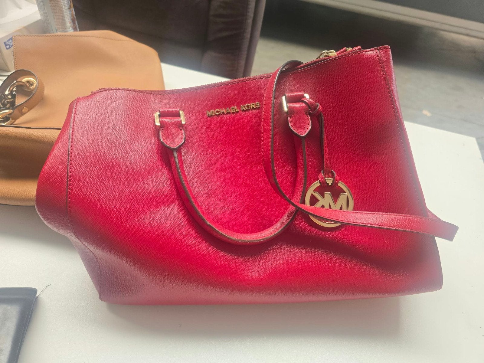 Michael Kors handtas – Rood – Goudkleurige details
Michael K, Enlèvement ou Envoi, Rouge, Sac à main