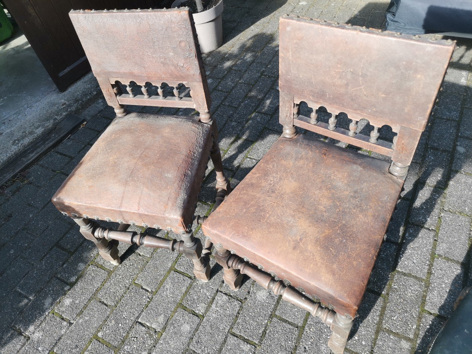 Antieke stoelen, Ophalen