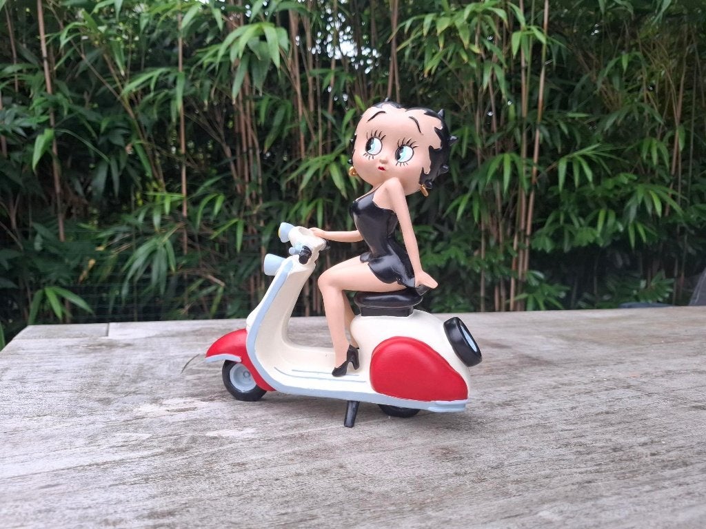 Betty Boop op vespa., Verzamelen, Ophalen, Zo goed als nieuw