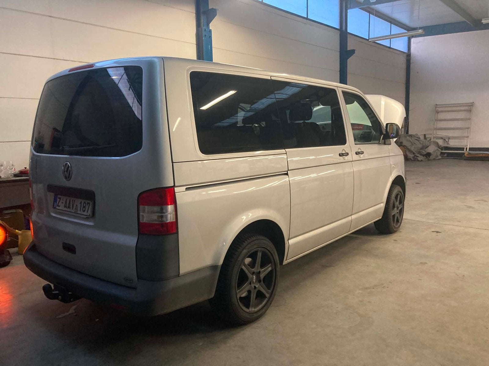 Volkswagen t5 Transporter 2.0tdi 8 zitplaatsen, Auto's, Voorwielaandrijving, Monovolume, Leder en Stof, Grijs