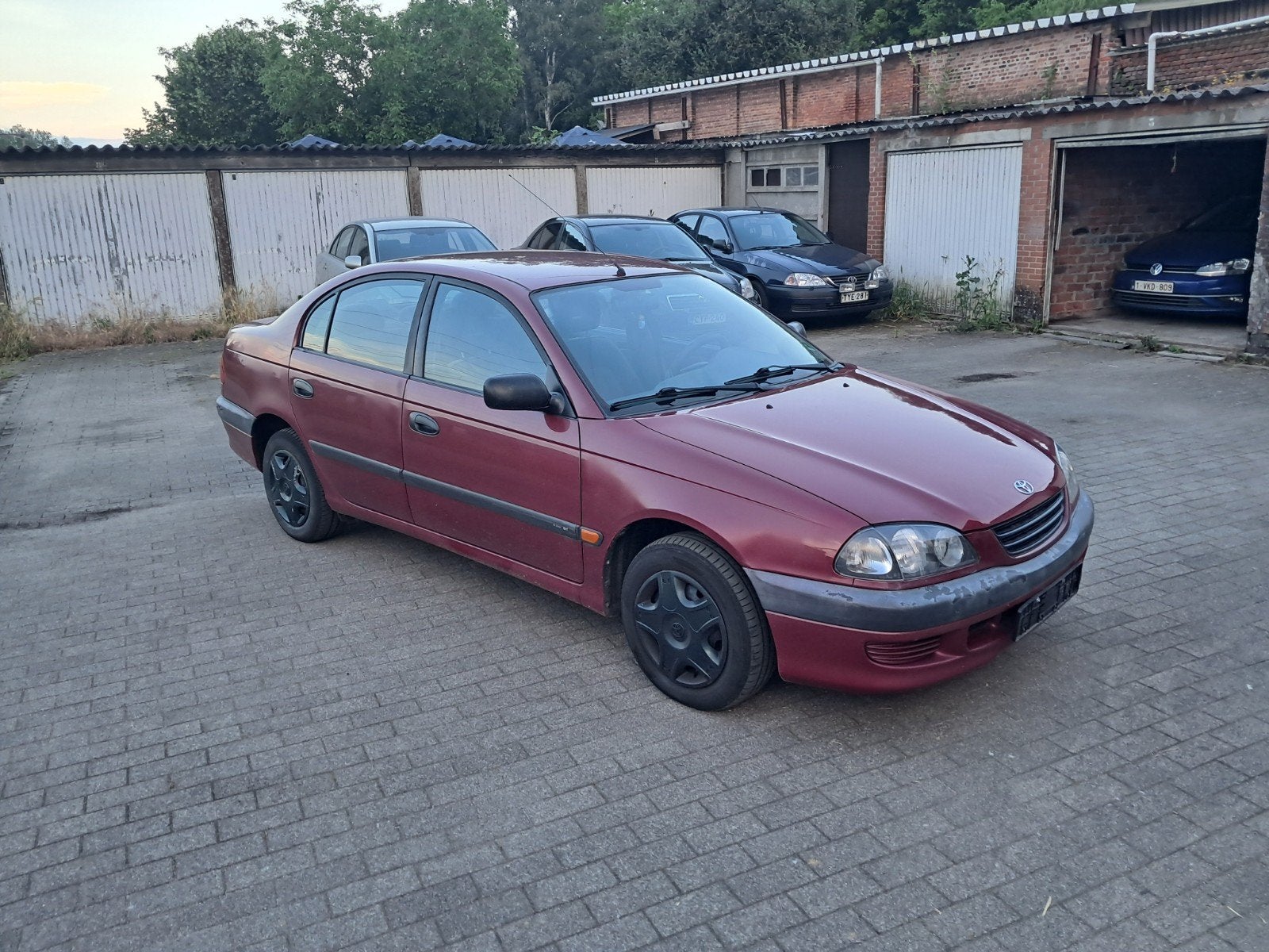 Toyota avensis 1.6 essence airco, Rouge, Achat, Avensis, 4 portes