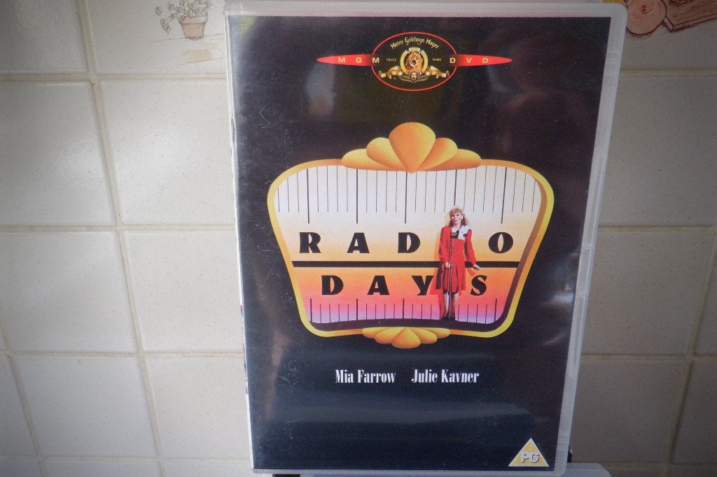 DVD Radio Days .(Mia Farrow & Julie Kavner), CD & DVD, DVD | Classiques, Comédie, Suppléments, 1940 à 1960, Envoi