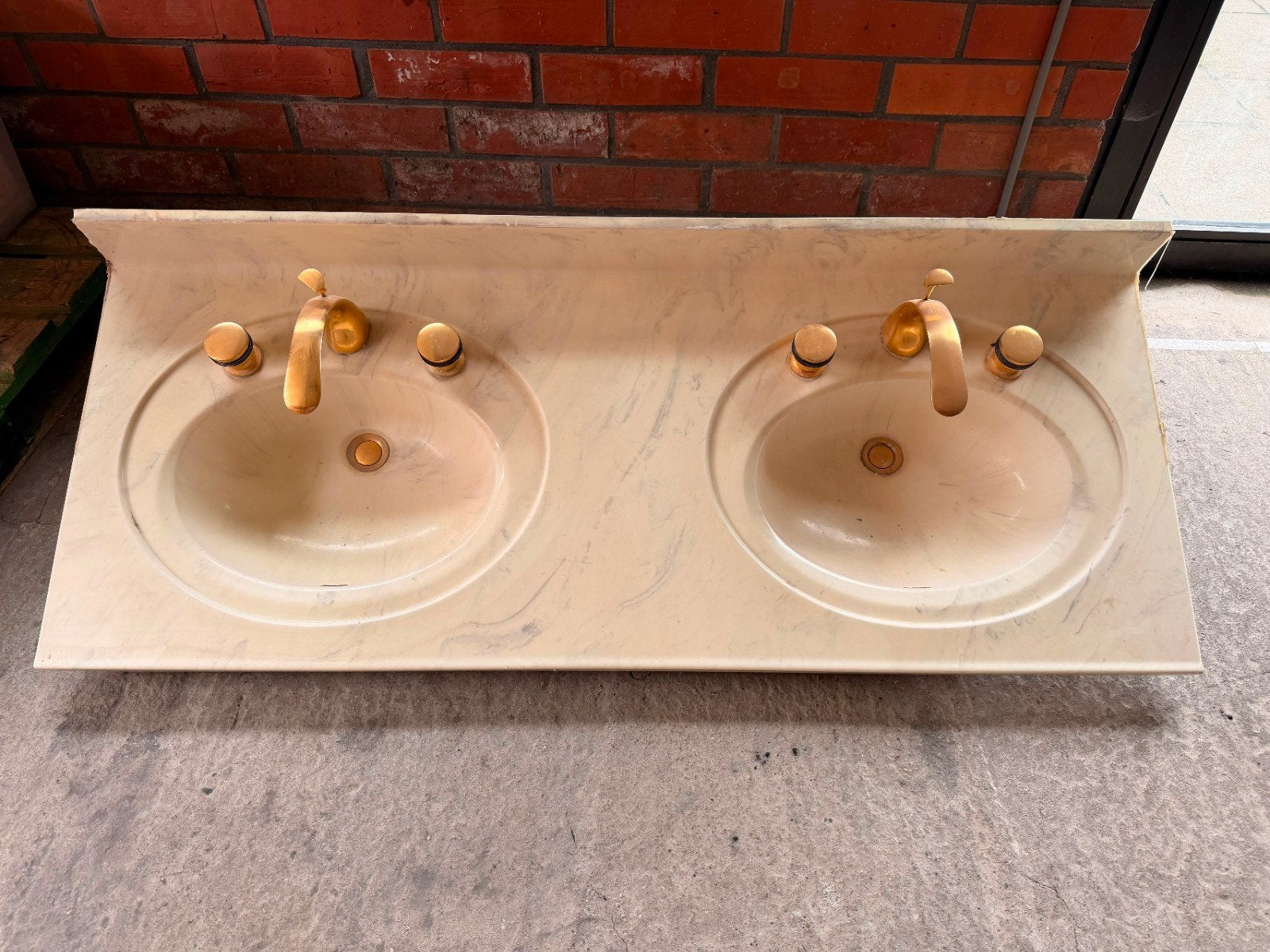 Dubbele wastafel steen, Ophalen