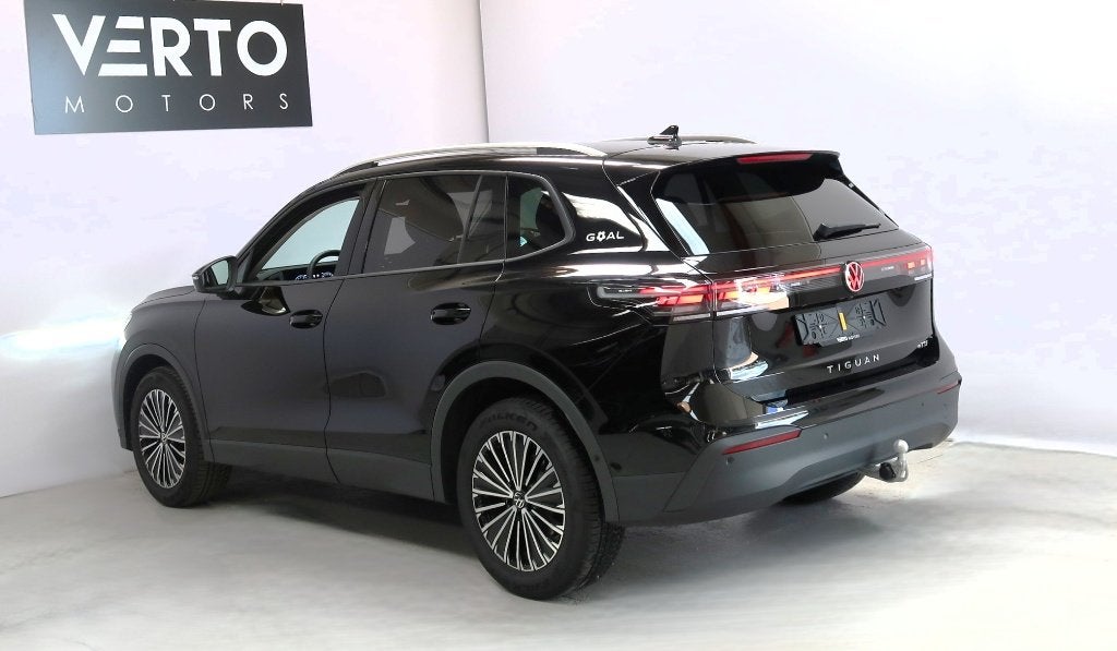 Volswagen Tiguan TSI DSG, Auto's, 1498 cc, 4 cilinders, Leder en Stof, Zwart