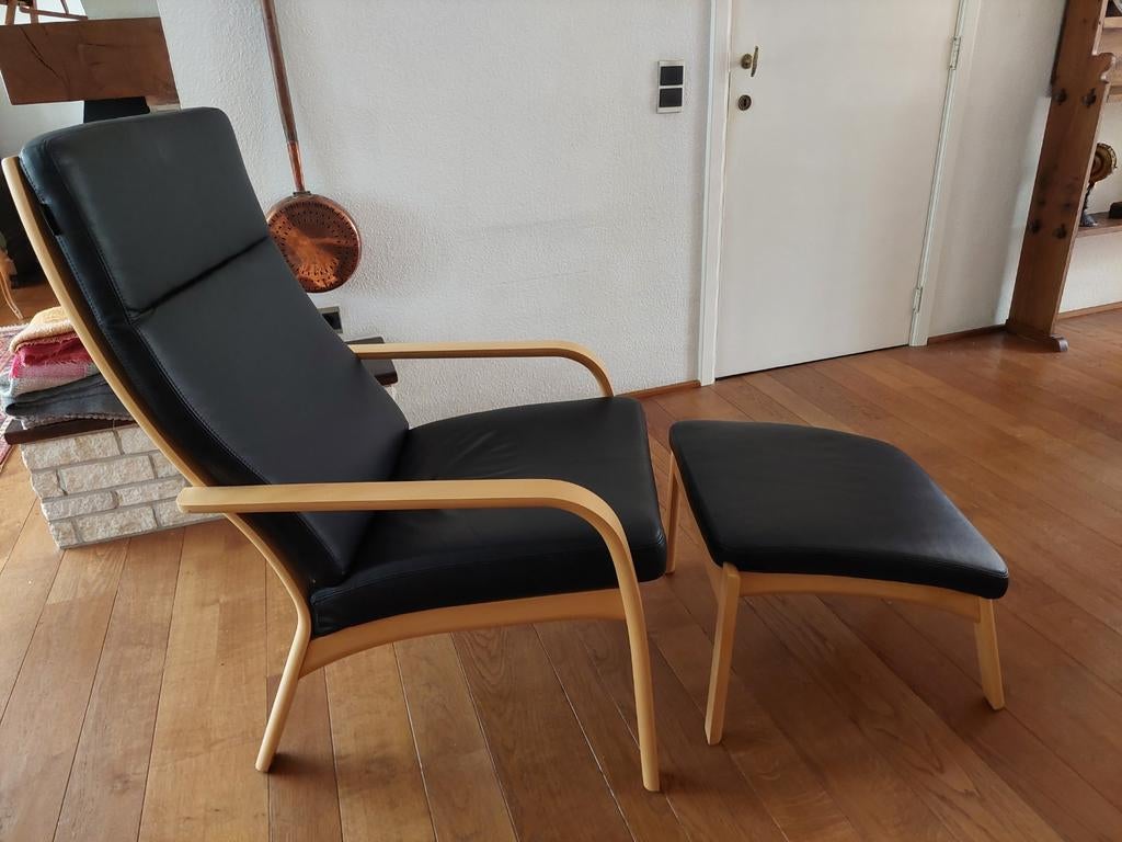 Comfortabele fauteuil met poef, Ophalen, Zwart, Hout