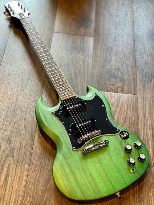 Staat er bij u een gitaar niks te doen?!, Musique & Instruments, Instruments à corde | Guitares | Électriques, Enlèvement ou Envoi