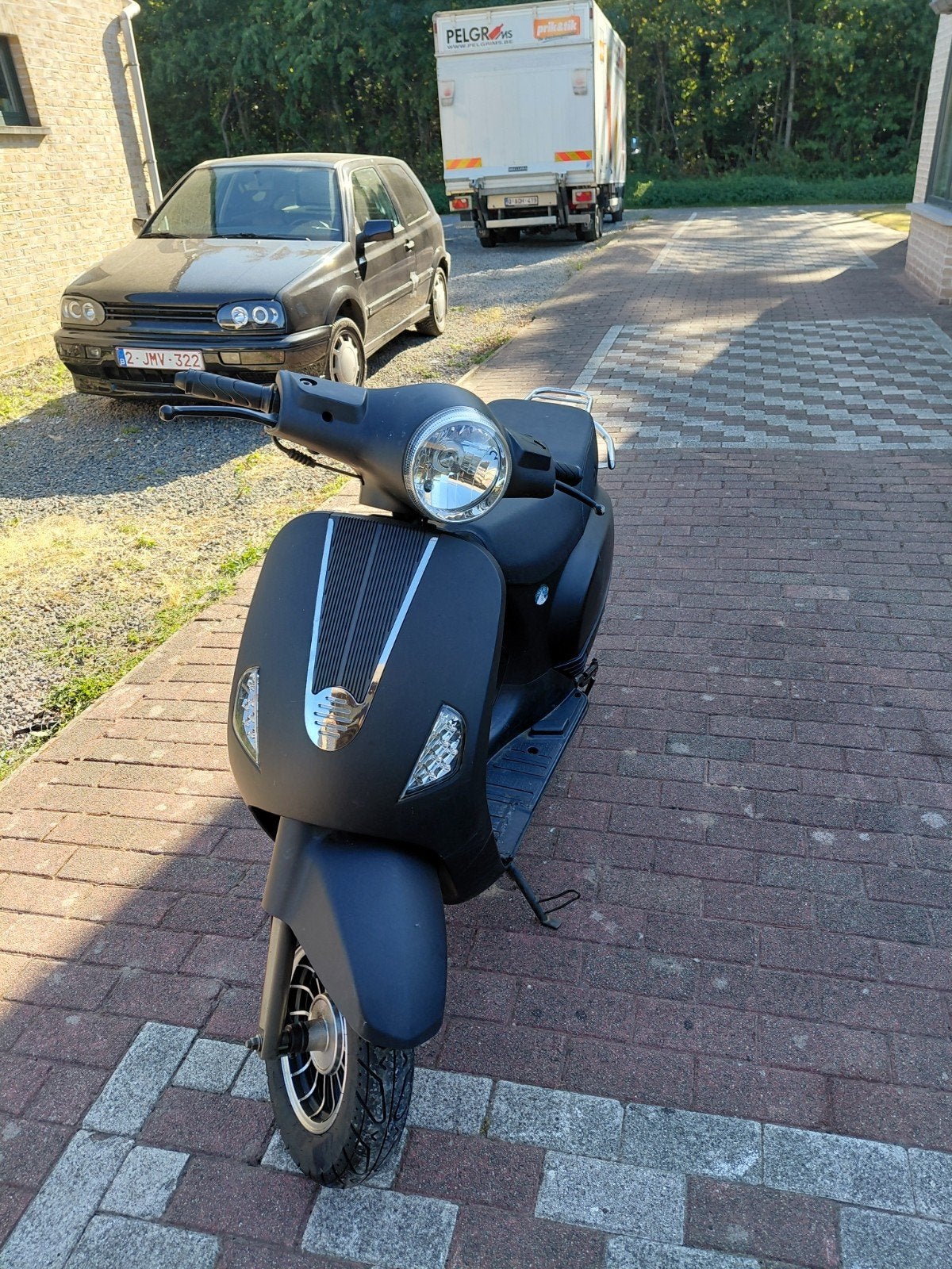 4 t scooter met papieren a klasse, Fietsen en Brommers, Scooters | Vespa, Ophalen, Klasse A (25 km/u), Zo goed als nieuw, Benzine