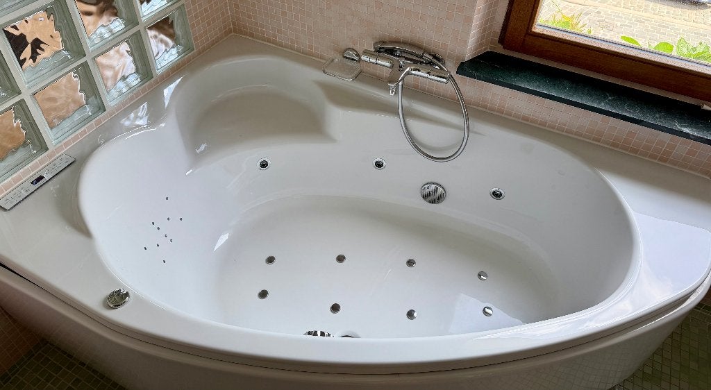 Baignoire jacuzzi, Maison & Meubles, Enlèvement, Comme neuf, Avec baignoire
