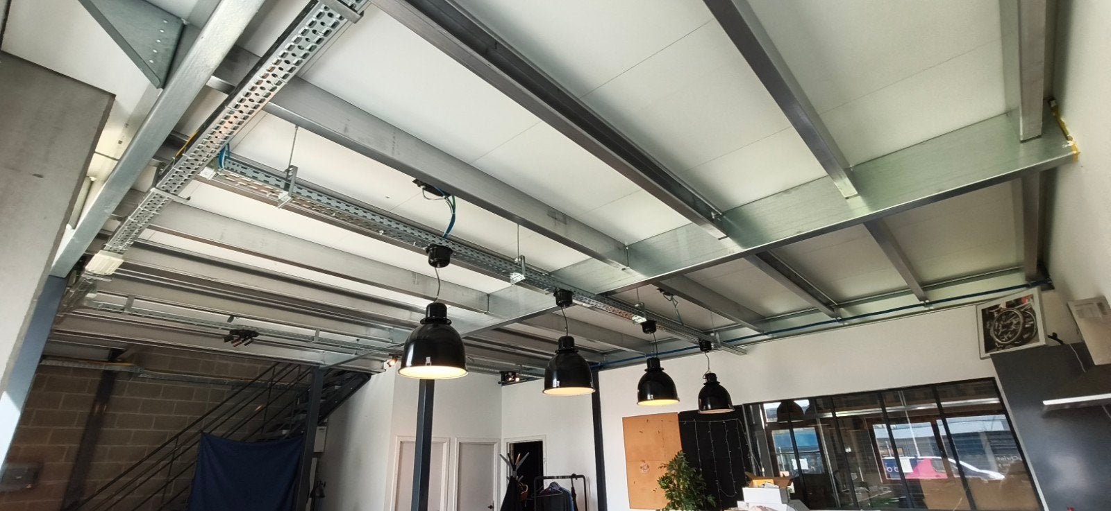 Tussenverdieping 70m2 +, Ophalen