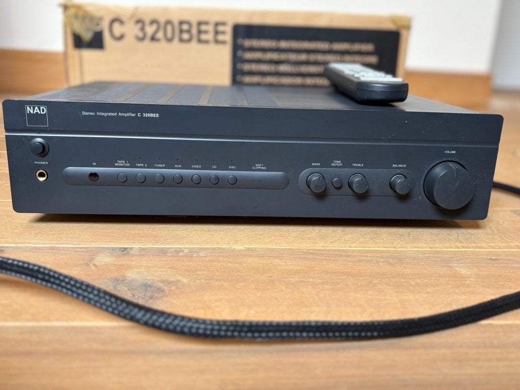 Ampli NAD C320BEE, Audio, Tv en Foto, Versterkers en Ontvangers, Overige merken, Ophalen of Verzenden, Zo goed als nieuw, Minder dan 60 watt