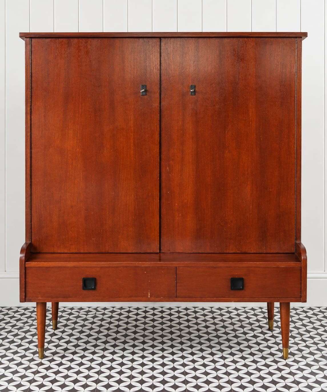 Buffet vintage du milieu du siècle — 2 portes et 2 tiroirs |, Enlèvement ou Envoi
