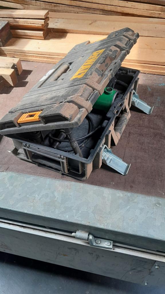 Breekhamer, Doe-het-zelf en Bouw, Ophalen