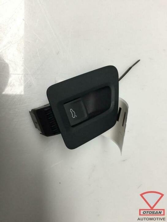 vw passat b8 2019 kofferbakbediening schakelaar 3g1867425, Gebruikt, Volkswagen, Volkswagen AG, Vw@volkswagen.de