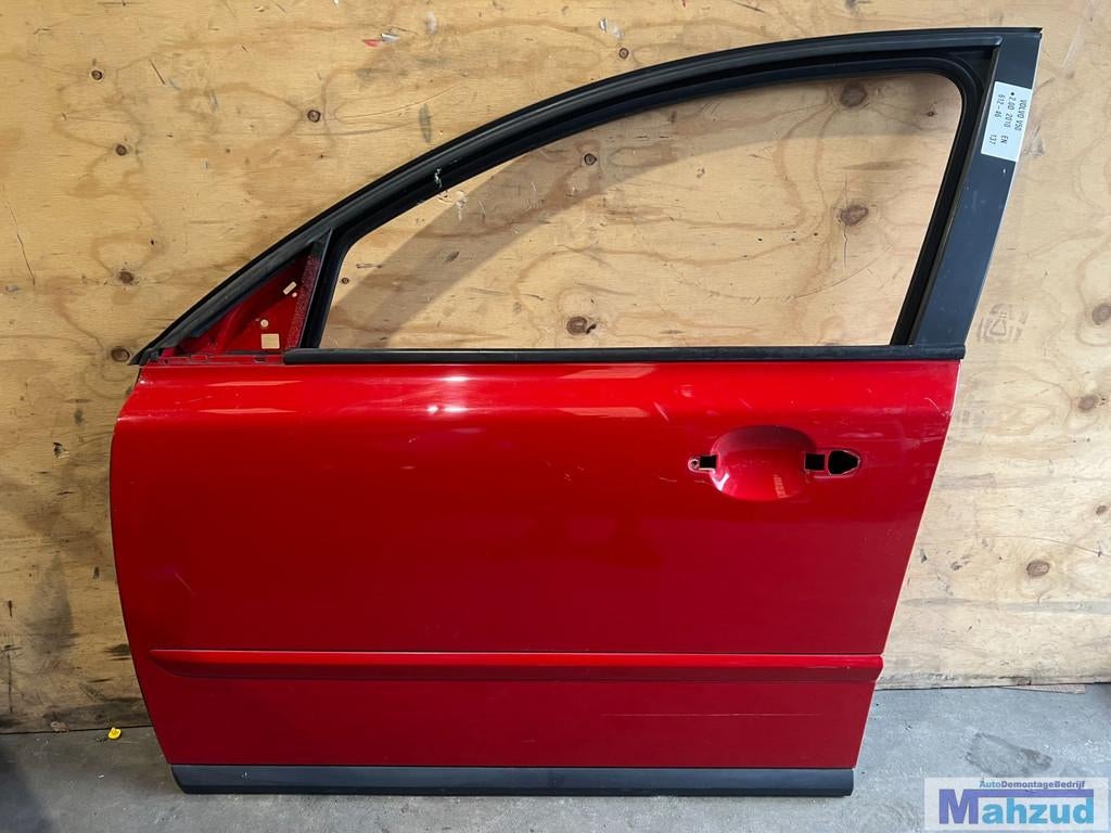 VOLVO V50 Rouge 612-64 Porte avant gauche 2004-2012, Gunnar Engellaus vag 8
405 31  Gothenburg, SE, Info@volvocars.com, Porte