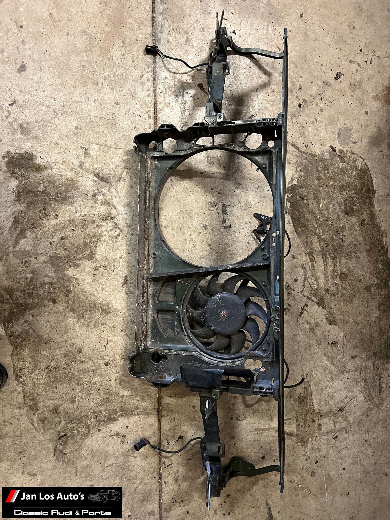 Audi V8 typ 44 voorfront, Auto-onderdelen, Gebruikt, -, Voor, Bumper
