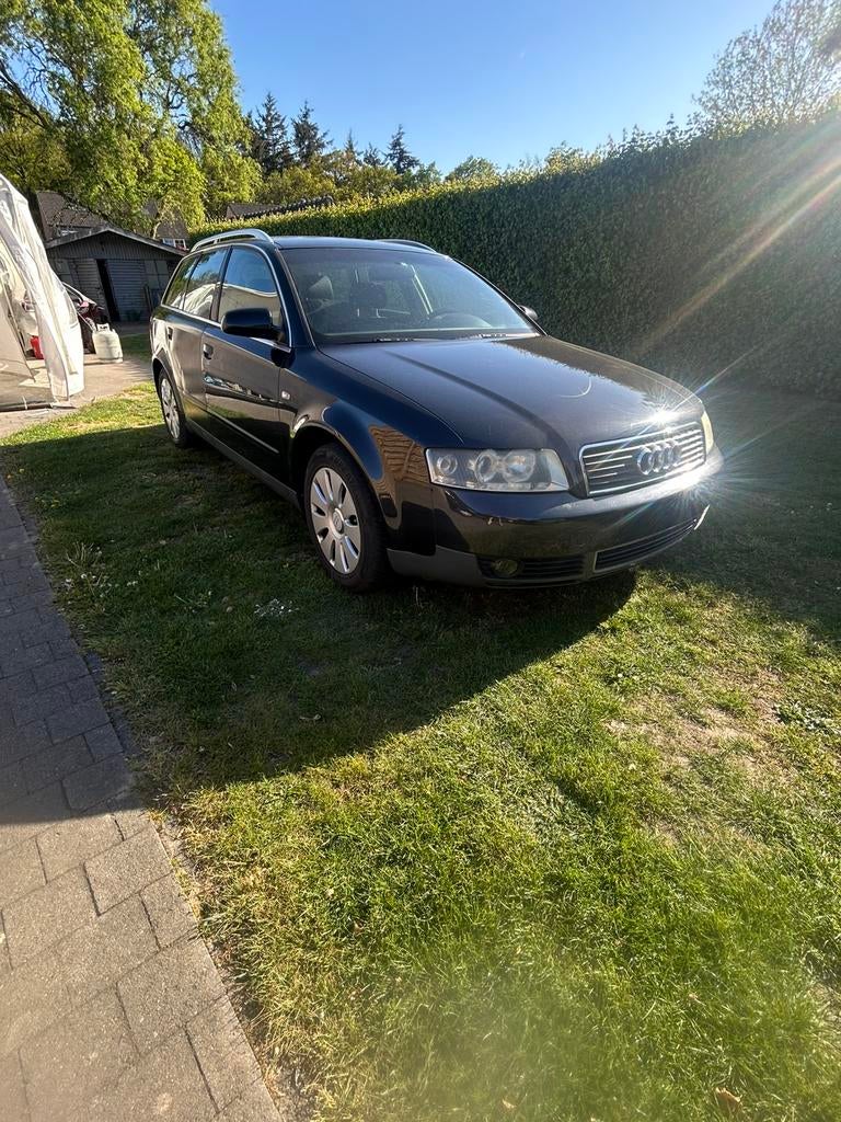 Audi a4 1.6 benzine, Autos, 75 kW, Attache-remorque, Boîte manuelle, A4