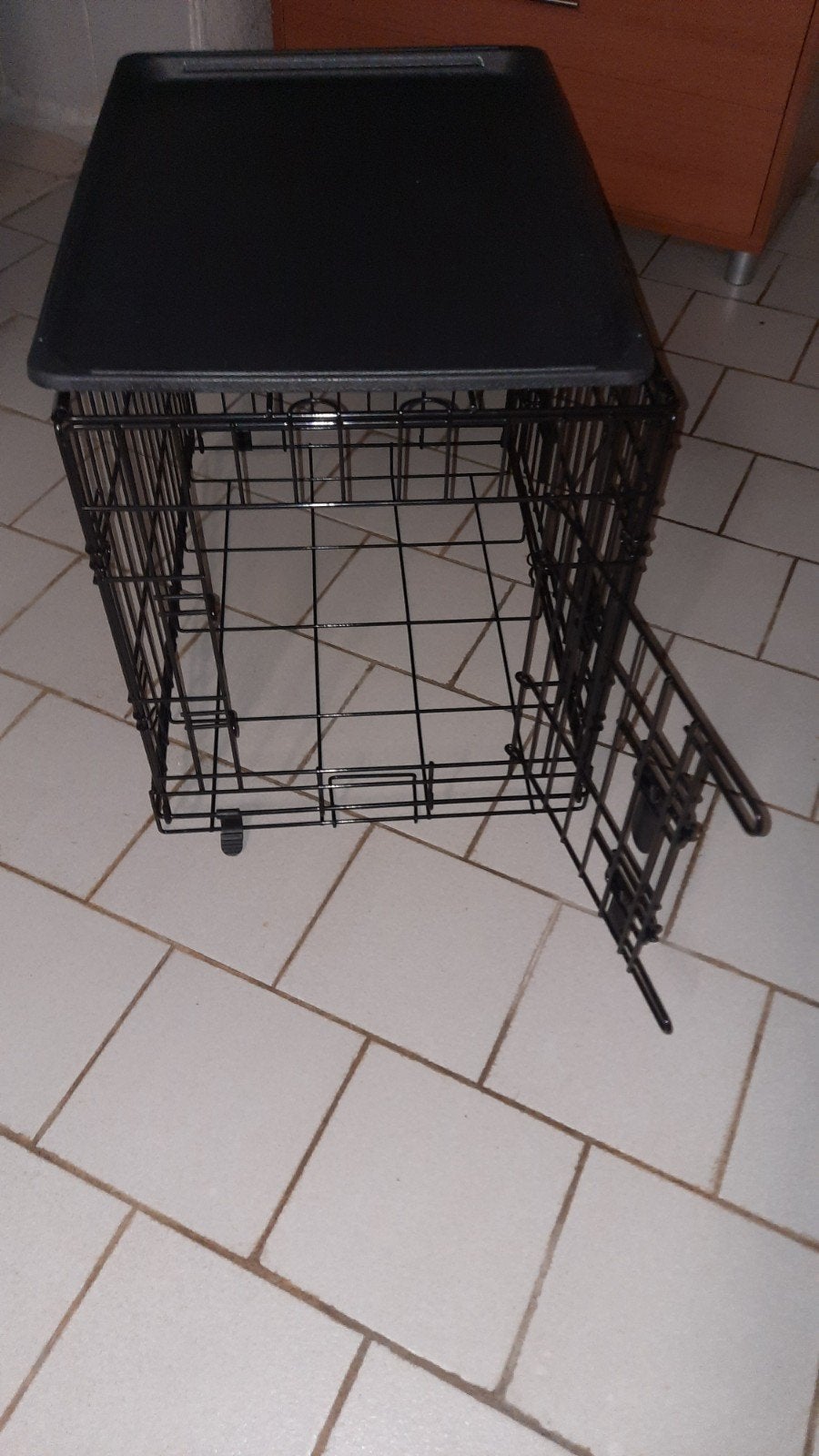 Nieuwe honden bench,kleur zwart met onderlegger erin,voetjes, Dieren en Toebehoren, Ophalen