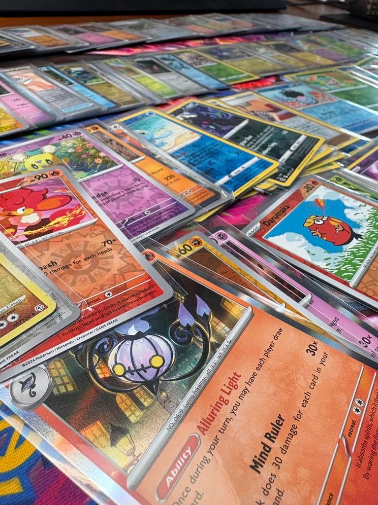 +- 200 HOLO AND REVERSE HOLO Pokémon kaarten, Enlèvement ou Envoi, Comme neuf