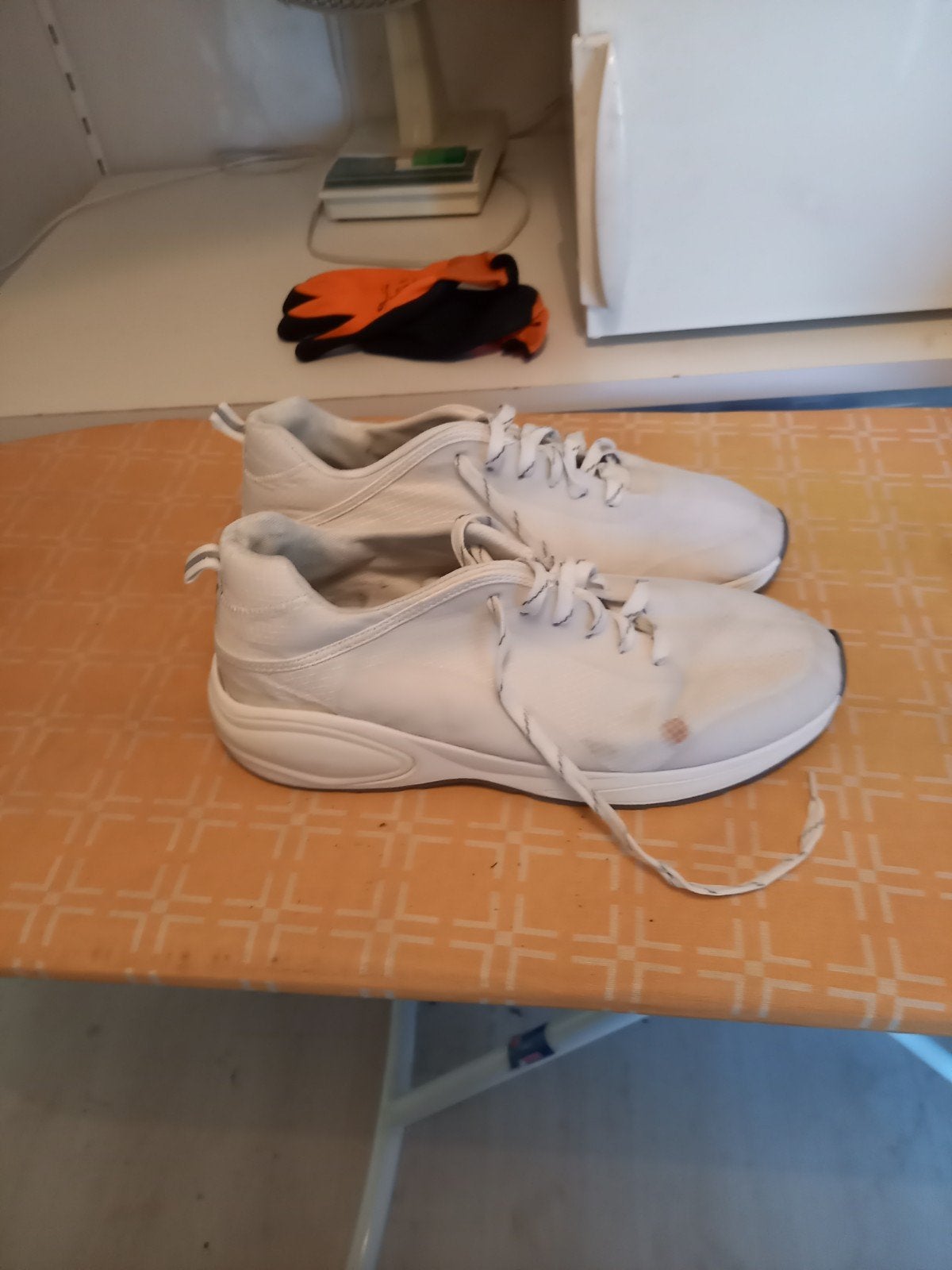 te koop witte sneaker maat 46⁷, Vêtements | Hommes, Chaussures, Enlèvement, Porté, Blanc, Baskets