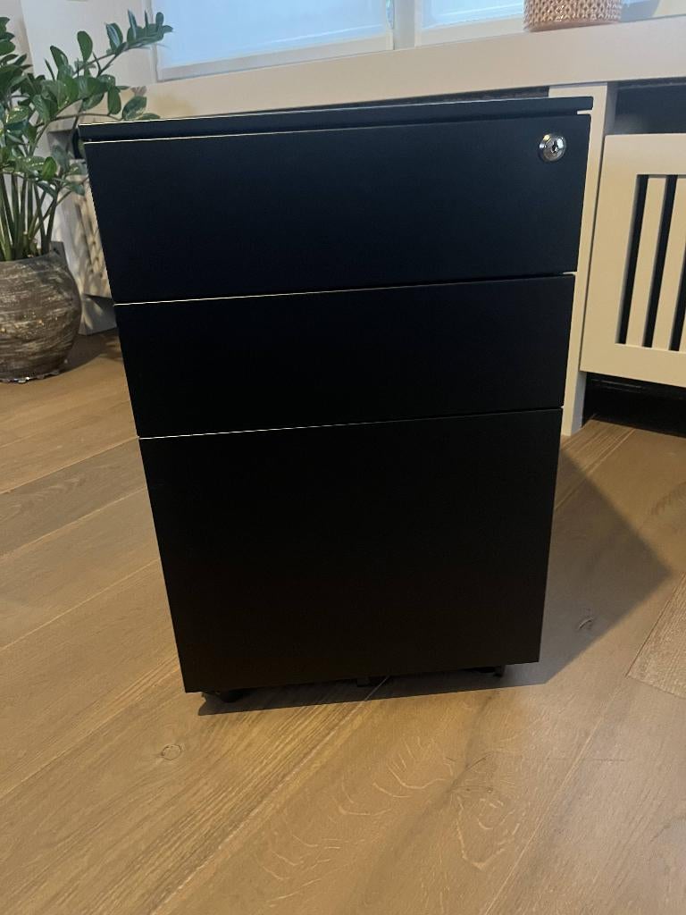Ladenblok zwart (staal) met wielen, Ophalen, Metaal, 52 cm, Zo goed als nieuw