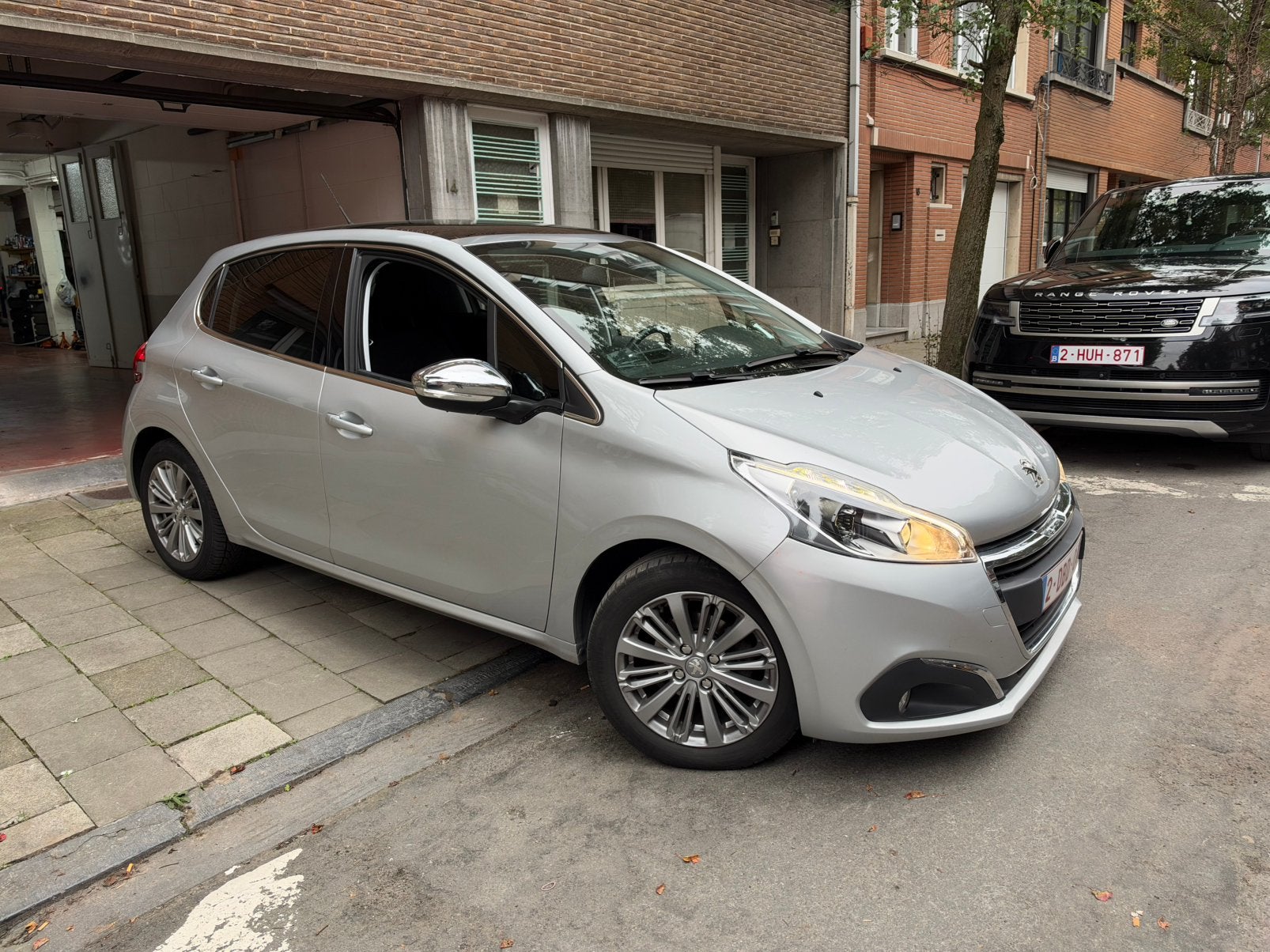 Peugeot 208 Essence 2016 Automatique 71000 km full options, Autos, Argent ou Gris, Achat, Euro 6, Entreprise