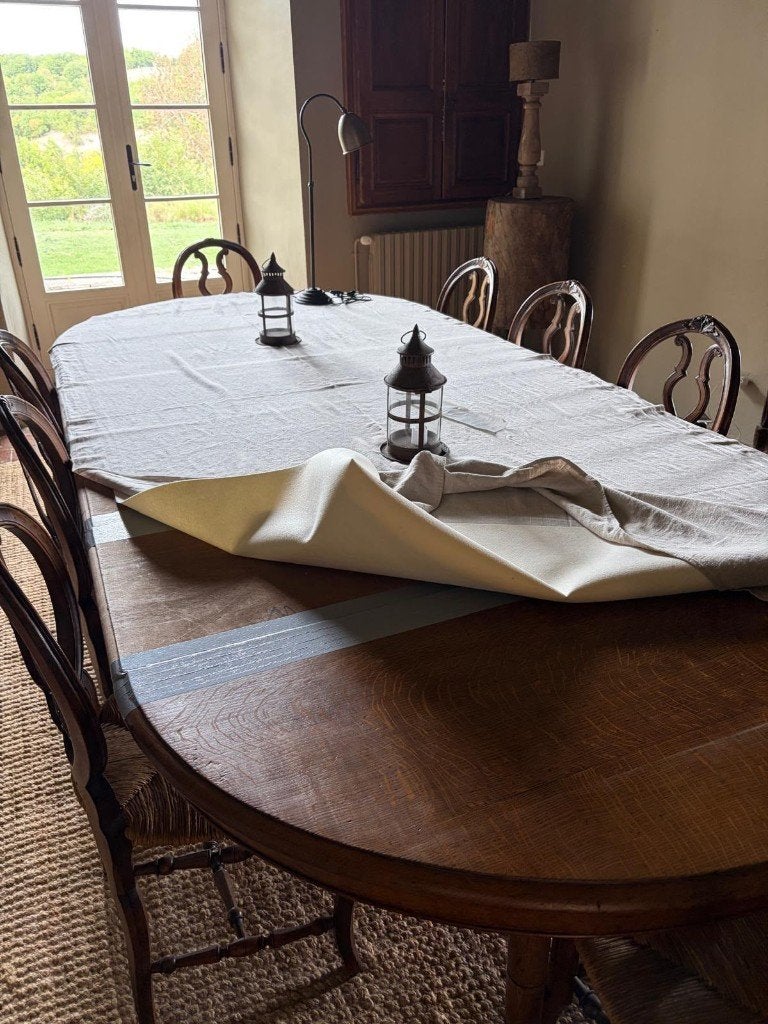Grote klassieke houten eettafel met bijpassende stoelen, Huis en Inrichting, Gebruikt, Bruin, Ophalen of Verzenden, Vijf, Zes of meer stoelen