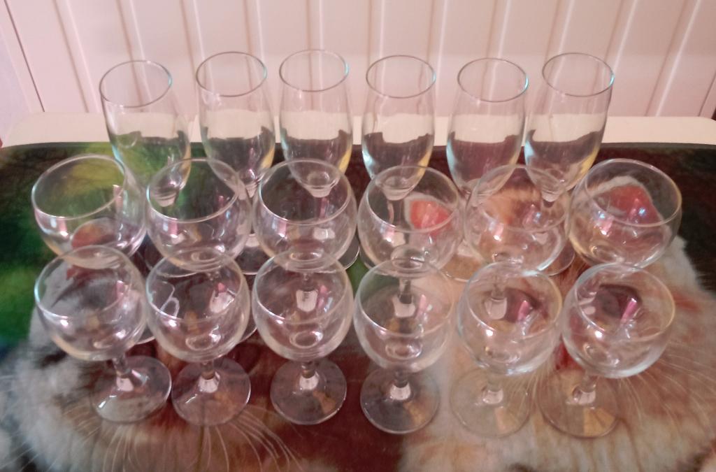 Un coffret de 18 verres neuf, Enlèvement, Neuf, Autres types