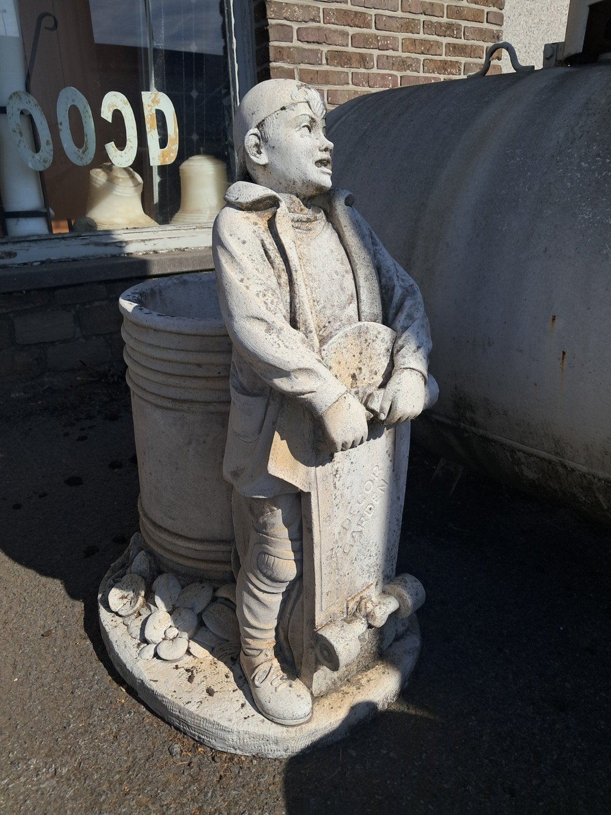 patineur, jeune homme avec skateboard avec fontaine, Enlèvement, Neuf, Pierre, Homme