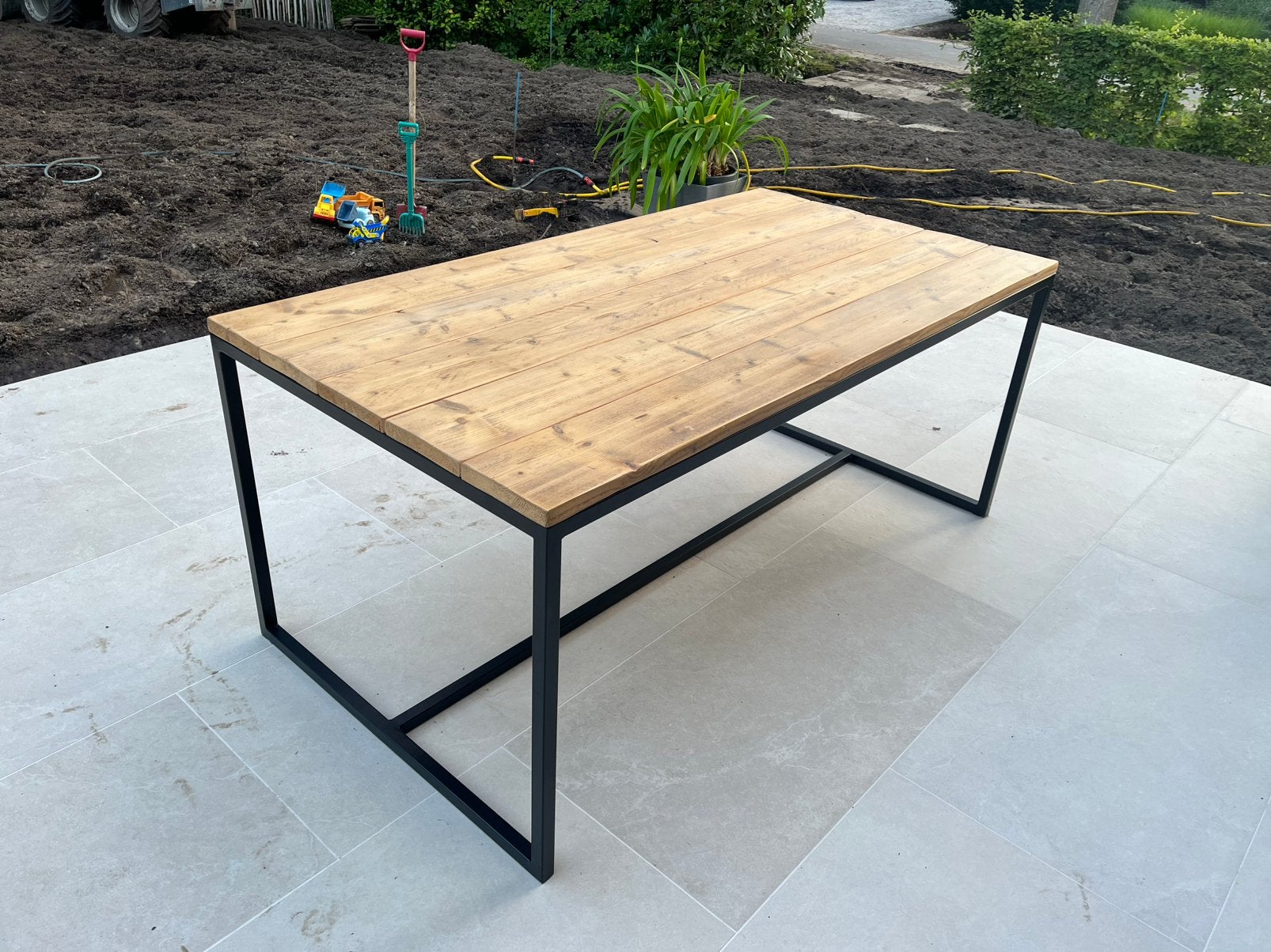 Eettafel - hout met stalen frame, Maison & Meubles, Tables | Tables à manger, Utilisé, 50 à 100 cm, 150 à 200 cm, Cinq personnes ou plus