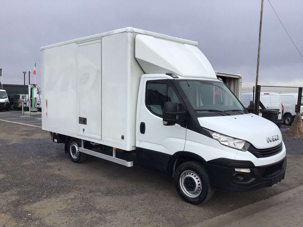 Iveco Daily aluvan laadlift 2019 18950e ex, Auto's, Overige Auto's, Gebruikt, 4 cilinders, Bedrijf, 5 deurs