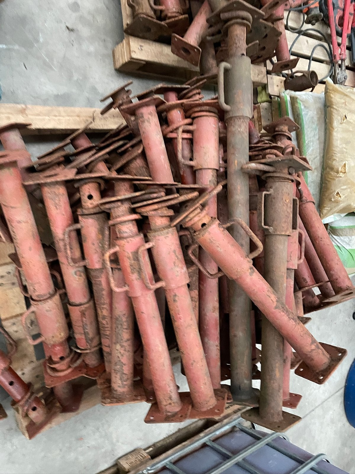Lot d’etancons, Bricolage & Construction, Enlèvement, Comme neuf