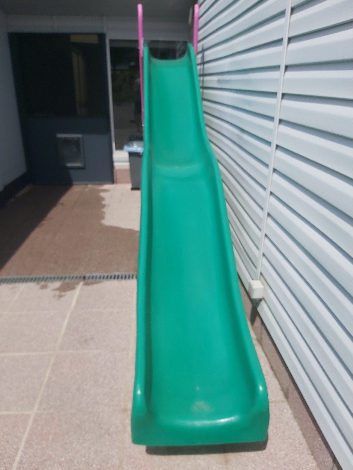 Glijbaan in pvc groen met paarse buizen in metaal, Ophalen, Gebruikt