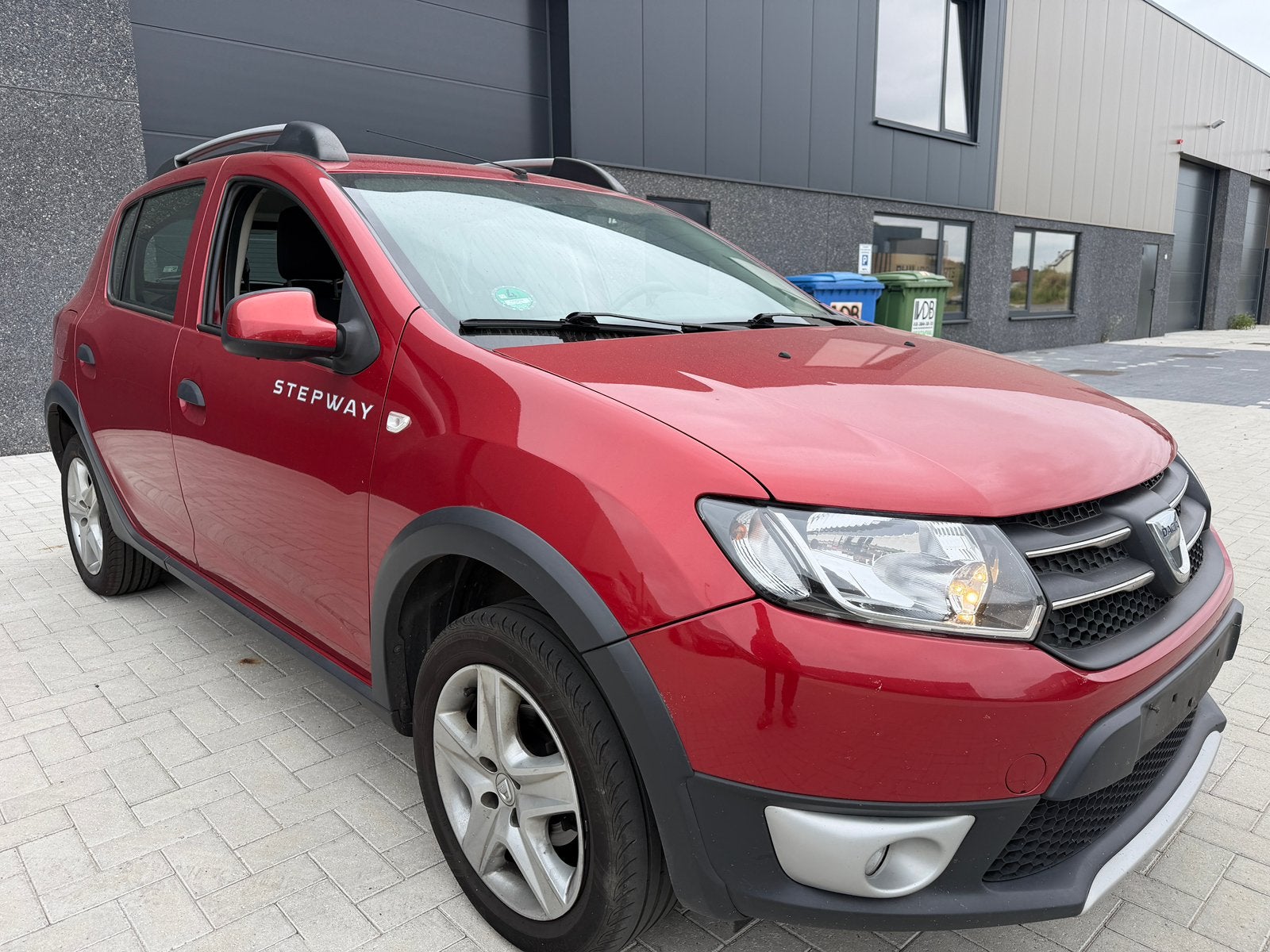 Dacia sandero stepway 0.9 benzin 2013, Auto's, Voorwielaandrijving, Zwart, Overige kleuren, 9 cc