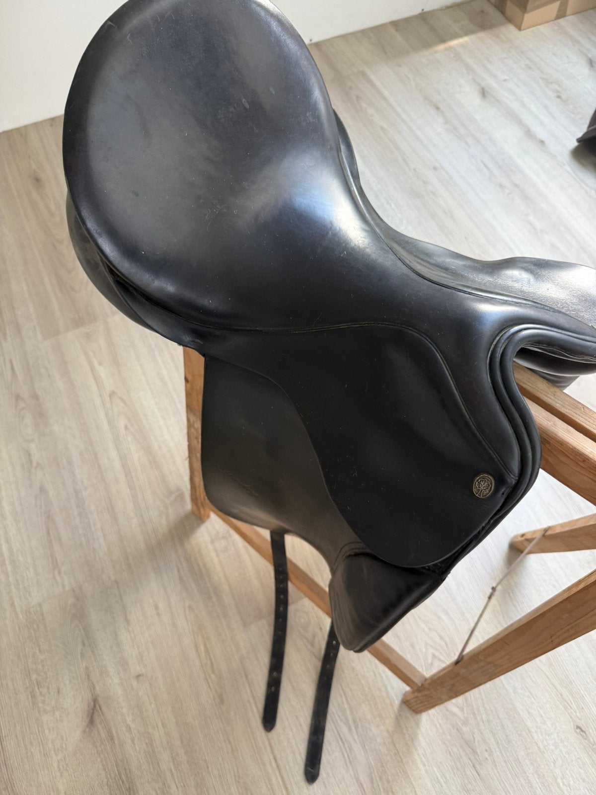 Dressuur zadel, Dieren en Toebehoren, Ophalen of Verzenden, Zo goed als nieuw, Dressuur, M (17 inch)