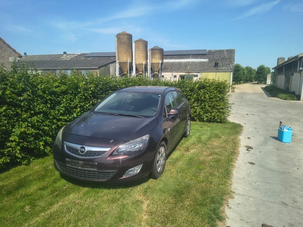 Opel Astra, Autos, Euro 5, Achat, Cruise Control, Boîte manuelle